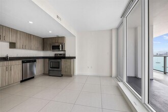 910 West Ave, Unit 326 in Miami Beach, FL - Building Photo - Building Photo
