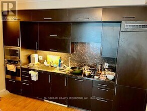 2-2002 Anndale Dr in Toronto, ON - Building Photo - Building Photo