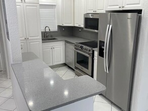 3655 NE 32nd Ave, Unit 119B in Fort Lauderdale, FL - Building Photo - Building Photo