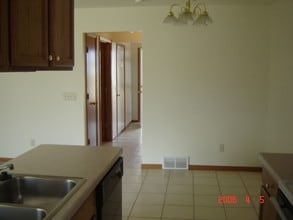1224 Mark Ave in Tomah, WI - Foto de edificio - Building Photo