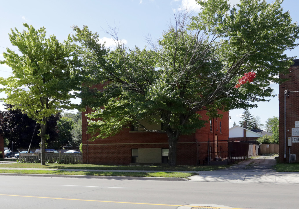 10 Organ Cres in Hamilton, ON - Building Photo