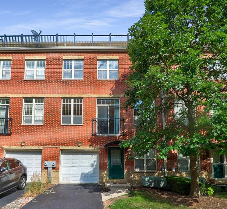 3255 N Bay Ct in Chicago, IL - Building Photo