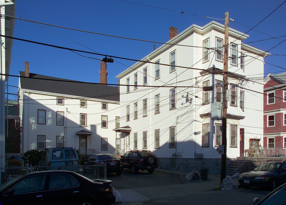 38-44 Tremont St in Fall River, MA - Foto de edificio