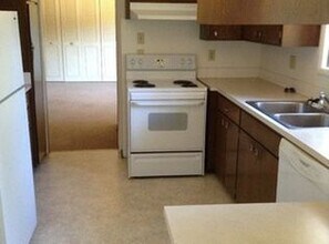 2335 Elysium Ave in Eugene, OR - Building Photo - Building Photo