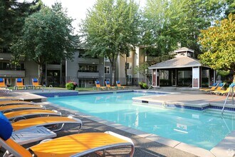 Fulton's Crossing and Landing in Everett, WA - Building Photo - Building Photo