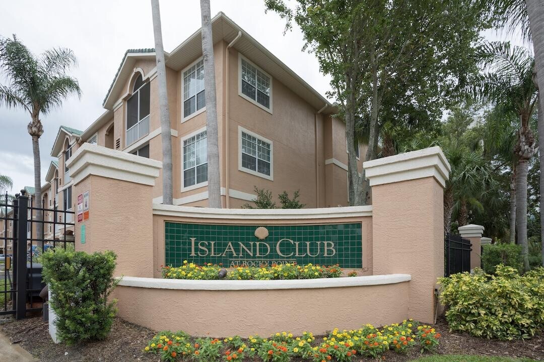 5303 Bay Club Cir in Tampa, FL - Foto de edificio