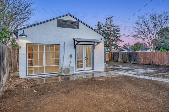 property at 1515 N Carruth Ave