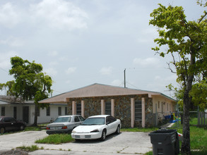 6038-6040 Buchanan St in Hollywood, FL - Building Photo - Building Photo