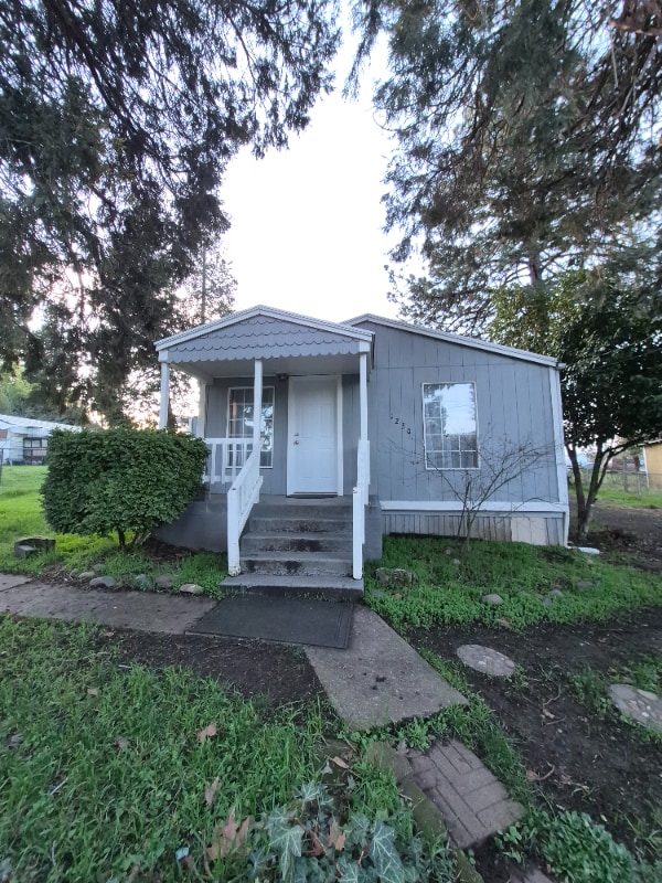 property at 1250 NW Ellan St