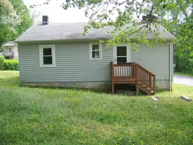 102 3rd St in Brookneal, VA - Foto de edificio - Building Photo