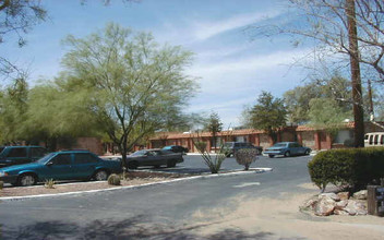 Blacklidge Court in Tucson, AZ - Foto de edificio - Building Photo