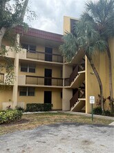 3490 Foxcroft Rd in Miramar, FL - Building Photo - Building Photo