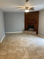 13715 Kenner Ave, Unit D in Baton Rouge, LA - Building Photo