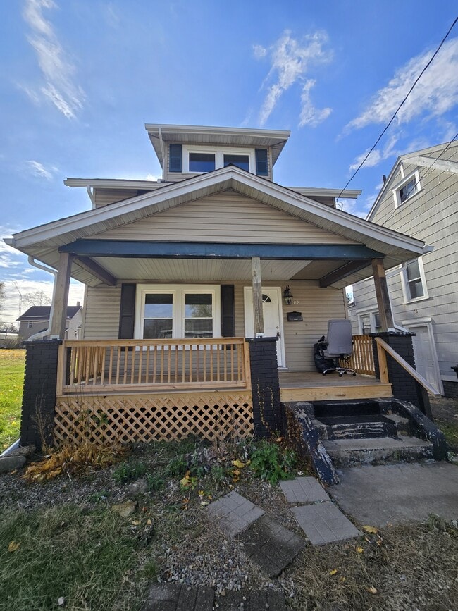 property at 2108 3rd St SE