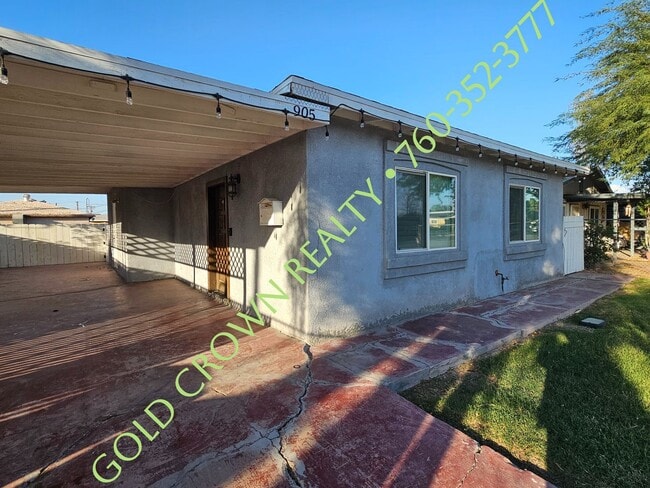 property at 905 E 6th St