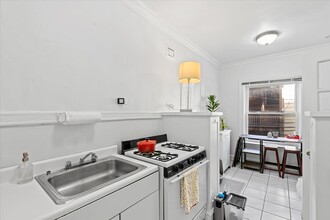 3451 N Elaine Pl, Unit 107 in Chicago, IL - Foto de edificio - Building Photo