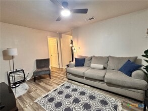 511 McKie St in San Marcos, TX - Building Photo - Building Photo