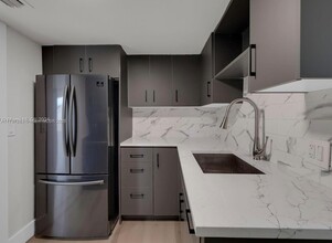 345 NW 44th St in Miami, FL - Building Photo - Building Photo