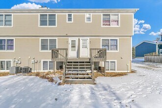 2739 Rainbow Ave in Bloomington, IL - Building Photo - Building Photo