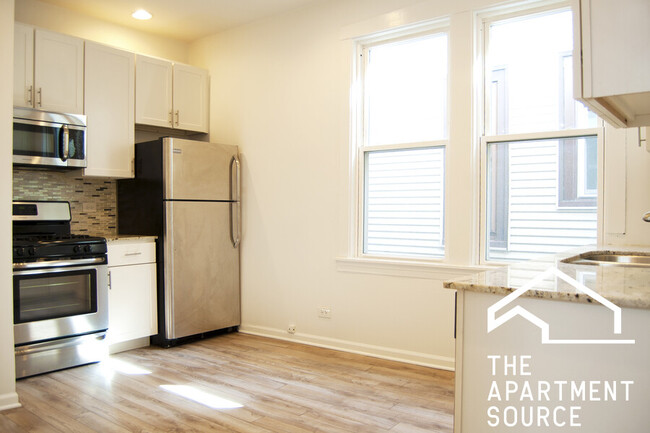 2649 N Wayne Ave, Unit 2F in Chicago, IL - Building Photo - Building Photo