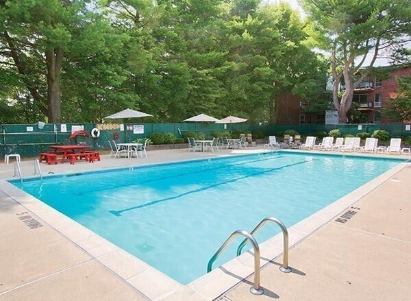 57 Broadlawn Park, Unit 7 in Chestnut Hill, MA - Building Photo - Building Photo
