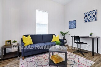 226 Porter St in San Antonio, TX - Foto de edificio - Building Photo