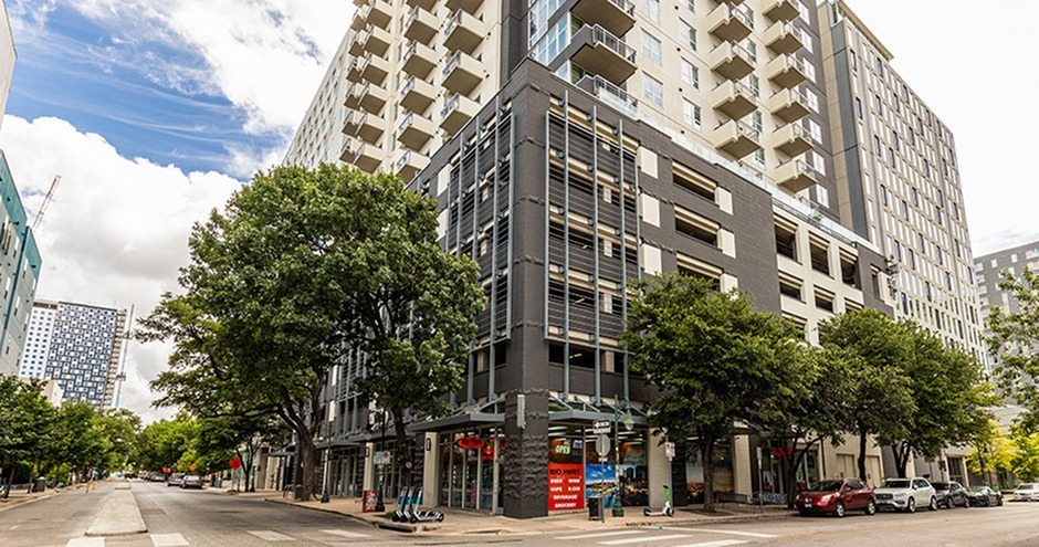 21 Rio Apartments in Austin, TX - Foto de edificio