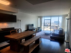 3785 Wilshire Blvd in Los Angeles, CA - Building Photo - Building Photo