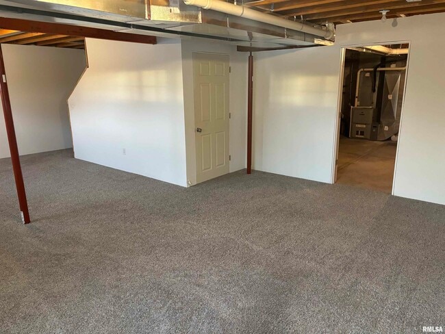 2116 W Geneva Rd in Peoria, IL - Building Photo - Building Photo