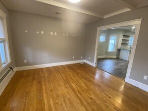 67 Bristol Rd, Unit 2 in Medford, MA - Building Photo - Building Photo