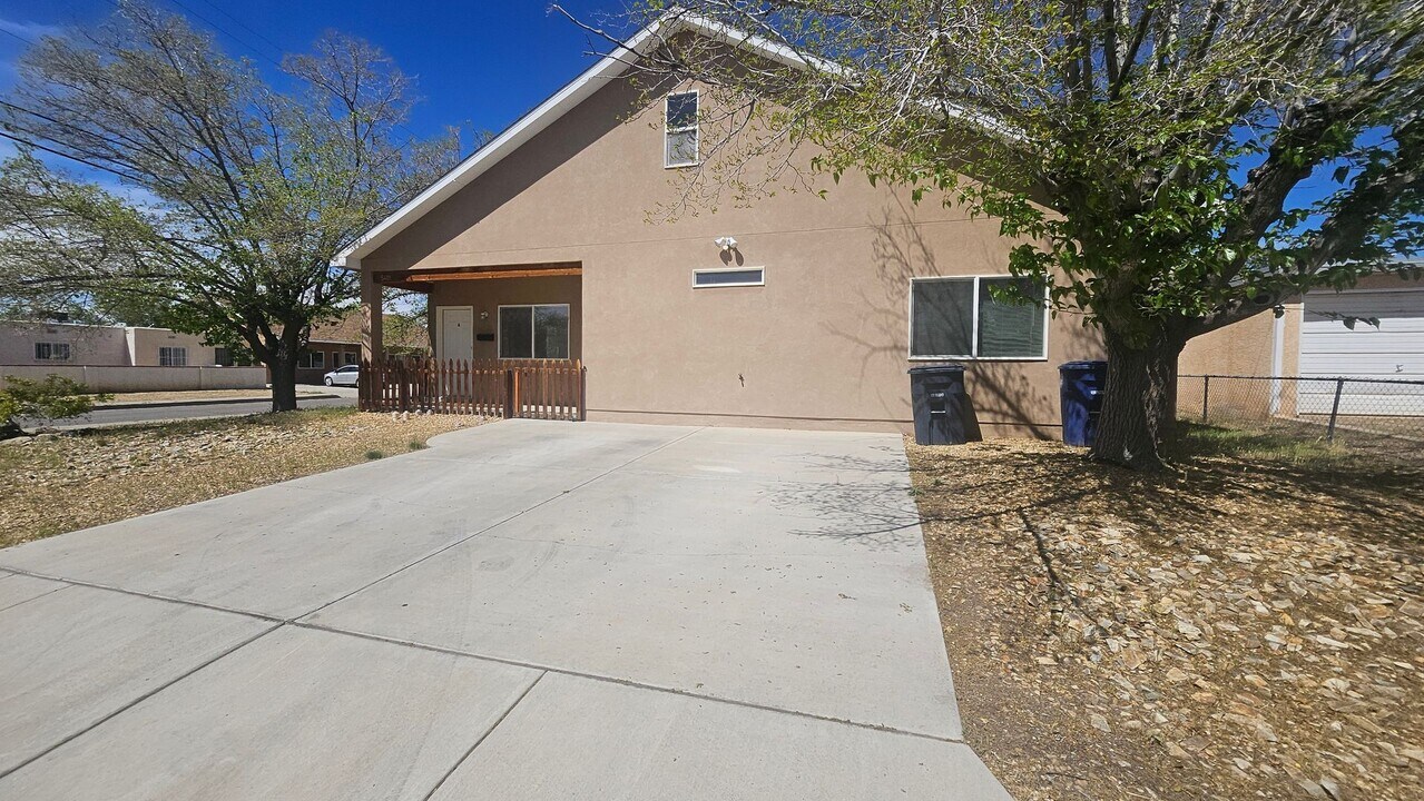 5401 Marble Ave in Albuquerque, NM - Building Photo