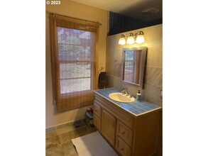 1304 Columbia St in Hood River, OR - Building Photo - Building Photo