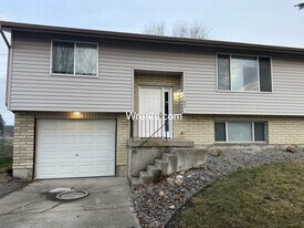 11923-11925 E Railroad Cir in Spokane Valley, WA - Building Photo