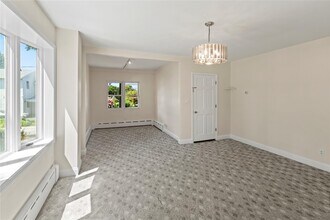 76 Elm Ave in Glen Cove, NY - Building Photo - Building Photo