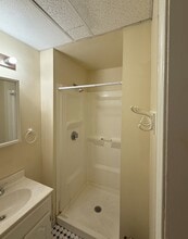 92 West St, Unit 1 in Worcester, MA - Foto de edificio - Building Photo