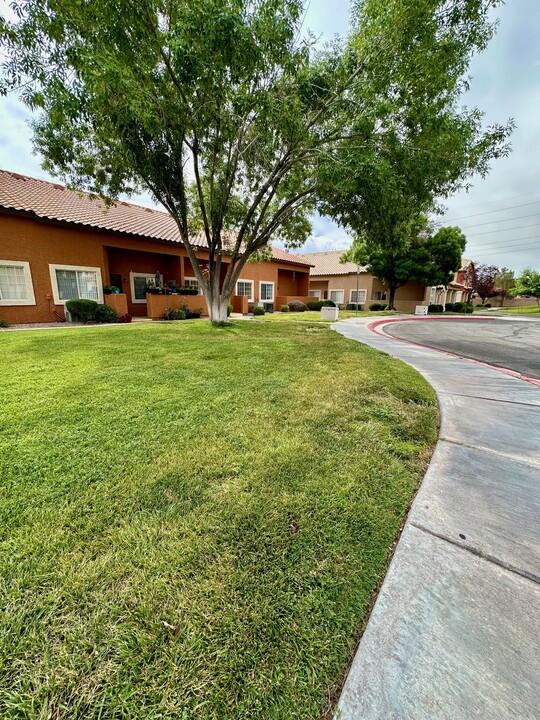 Charleston Place Townhomes in Las Vegas, NV - Building Photo