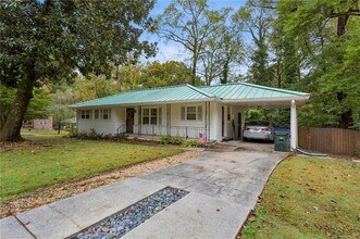 2592 Woodacres Rd NE in Atlanta, GA - Building Photo - Building Photo