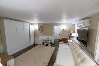 8 Franklin St-Unit -7 in Marblehead, MA - Building Photo - Building Photo