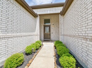 13207 Westmont Heights Ln in Houston, TX - Building Photo - Building Photo