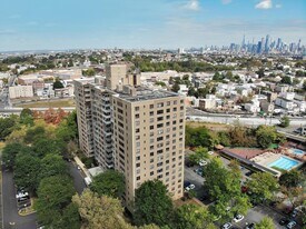 201 St Pauls Ave in Jersey City, NJ - Building Photo
