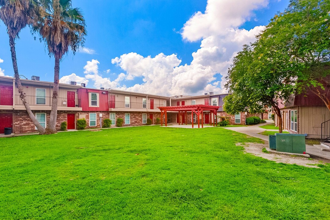 Whispering Palms in New Orleans, LA - Building Photo