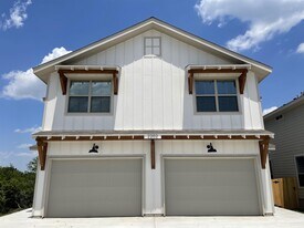 2202 Sandlewood Cv in San Antonio, TX - Building Photo