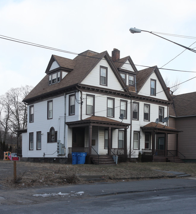 17 Downs St in Kingston, NY - Building Photo