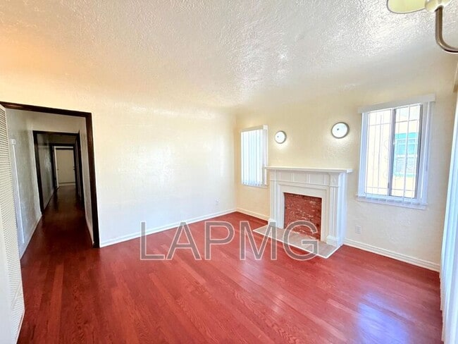 2417 Burnside Ave in Los Angeles, CA - Building Photo - Building Photo