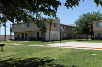 Spencer Street Manor in Las Vegas, NV - Building Photo - Building Photo