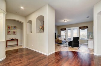 5723 Cowell Blvd in Davis, CA - Building Photo - Building Photo