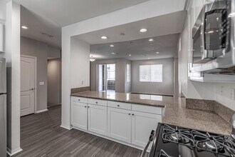 Magnolia Court Townhomes in Corona, CA - Foto de edificio - Building Photo