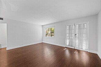 1370 Chalmette Dr NE in Atlanta, GA - Building Photo - Building Photo