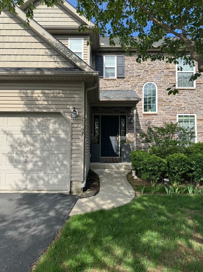 property at 1537 Abigail Ln
