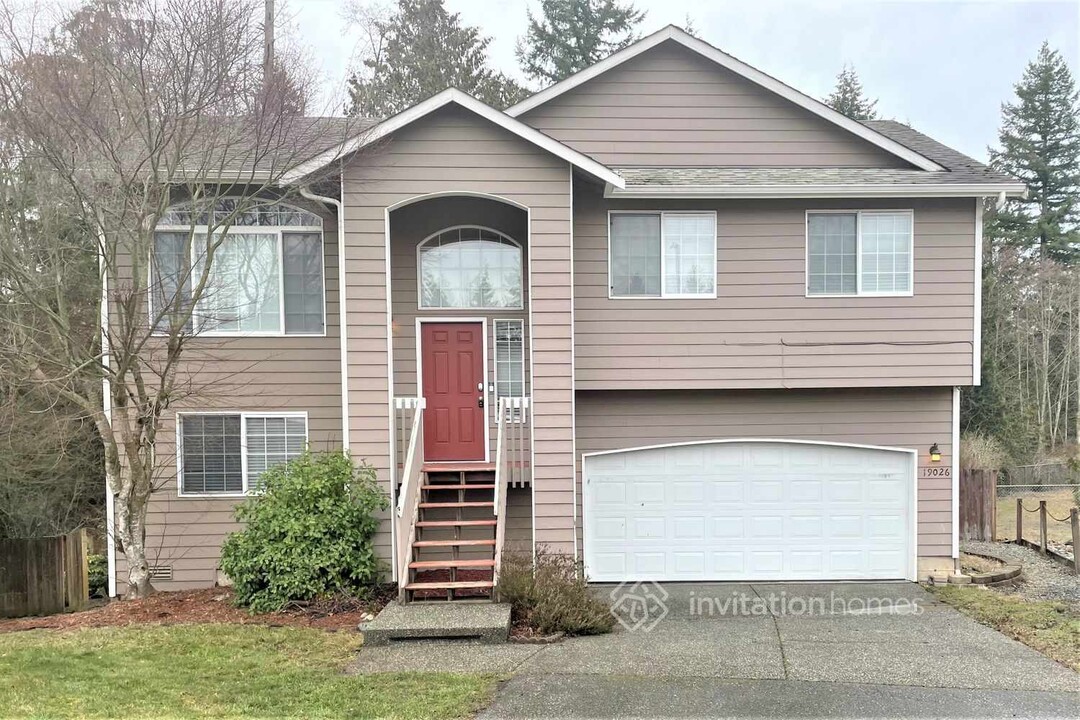 19026 Crown Ridge Blvd in Arlington, WA - Foto de edificio